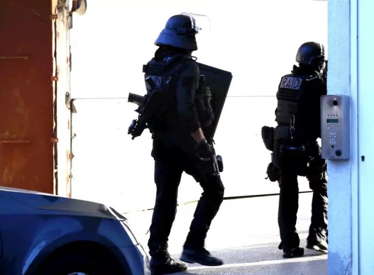 Au Havre, retranché dans un immeuble avec un couteau, un désespéré raisonné par un négociateur du RAID.