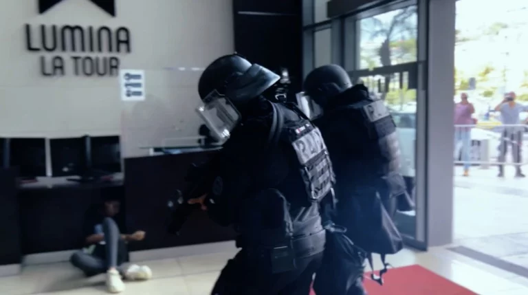 Les policiers du RAID à l&rsquo;assaut de la Tour Lumina (2/2) : simulation de prise d&rsquo;otages.