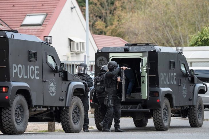 Grenoble : Le RAID appelé pour interpeller un homme armé… qui venait de s’endormir.