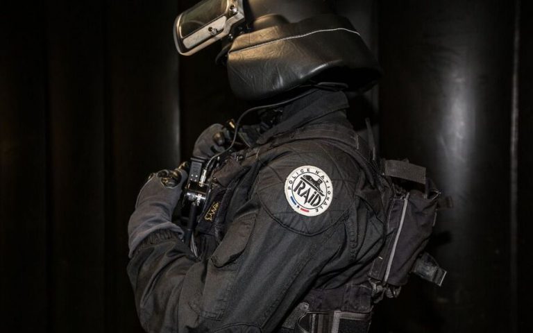 Canular à Pontoise : un adolescent de 16 ans déclenche une intervention du RAID.