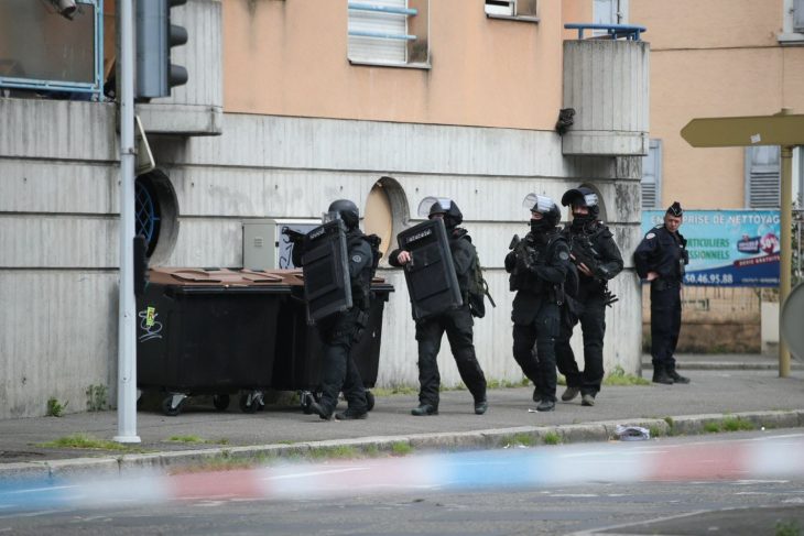 Gros déploiement de police pour un homme présumé dangereux à Mulhouse.