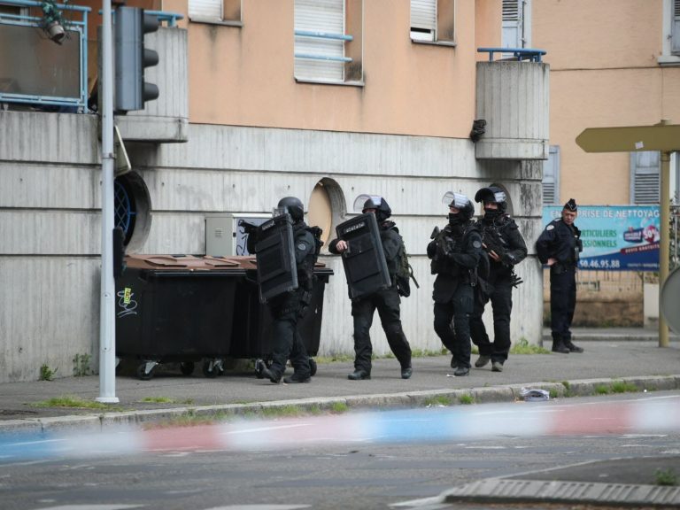 Gros déploiement de police pour un homme présumé dangereux à Mulhouse.
