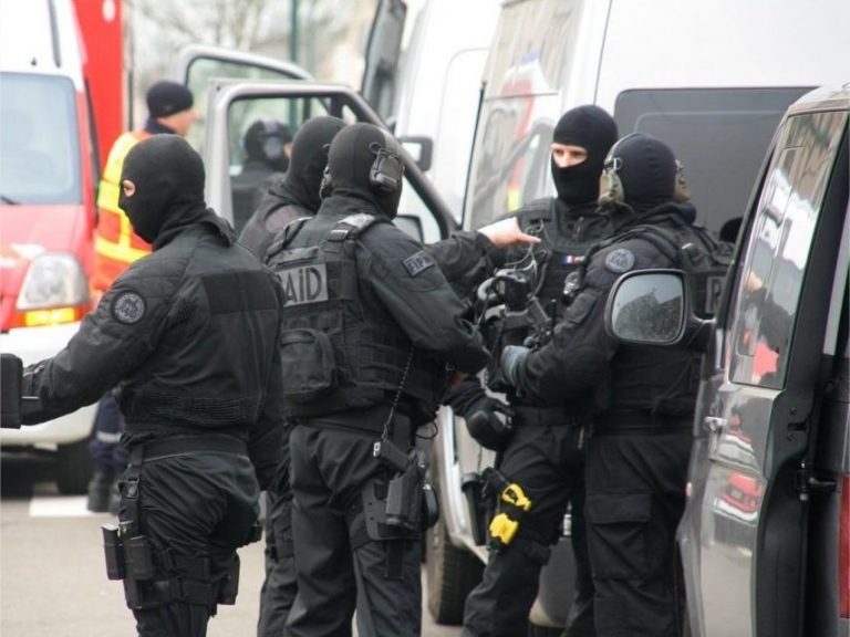 Lyon: huit personnes interpellées après le démantèlement de deux points de deal.