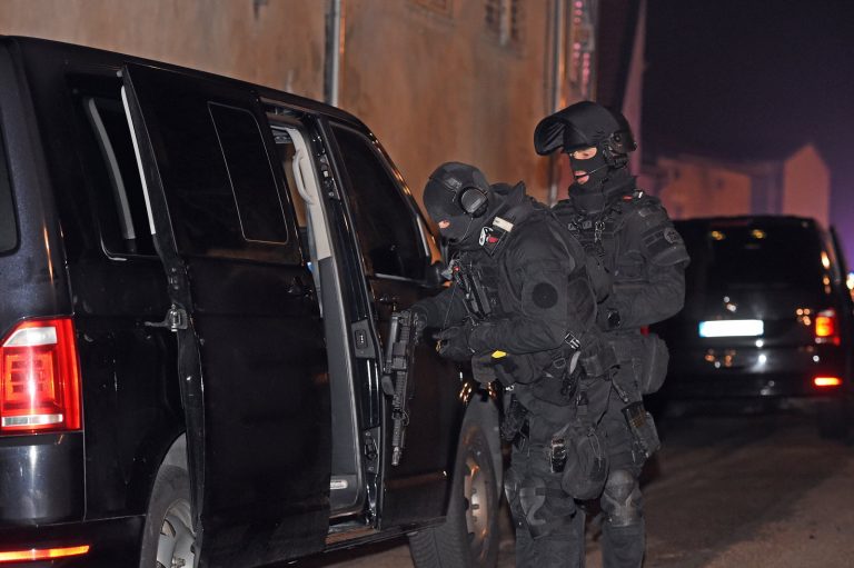 Nancy. Retranché chez lui, un homme de 38 ans menace de se suicider : le RAID intervient.