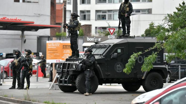 À Lille, impressionnant déploiement policier à Porte des Postes et boulevard Montebello, plusieurs interpellations.