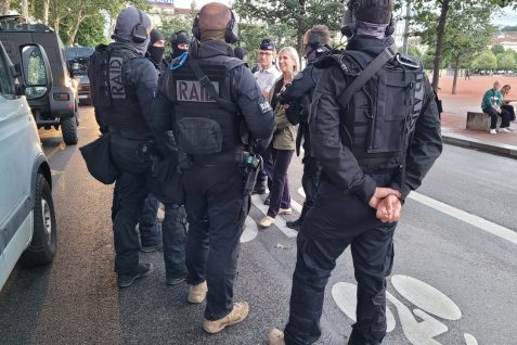 Émeutes : à Marseille, espace public dégagé et renforts policiers.