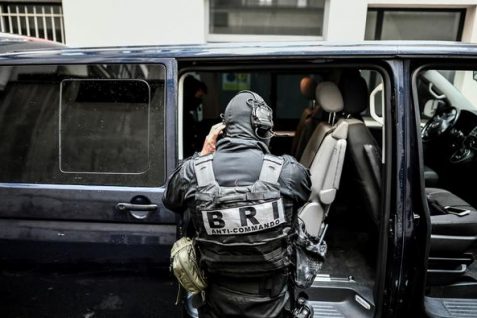 Paris : Un homme évadé de prison interpellé par les policiers de la BRI dans un hôtel.