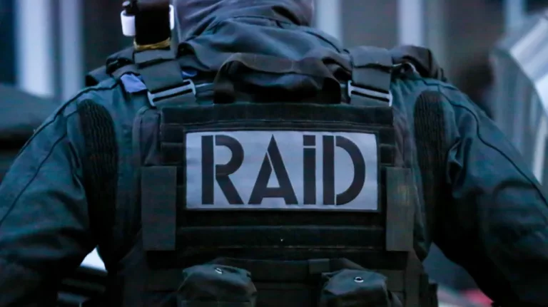Près de Blois, un homme armé interpellé par le RAID.