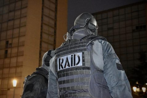 NÎMES – Opération de la police et du RAID en cours ce mercredi matin.