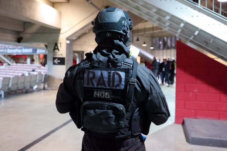 Des coups de feu font un mort à Martigues, le suspect interpellé par le RAID.