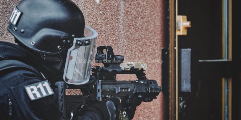 ARMÉ D’UN SABRE, IL EST INTERPELLÉ PAR LE RAID
