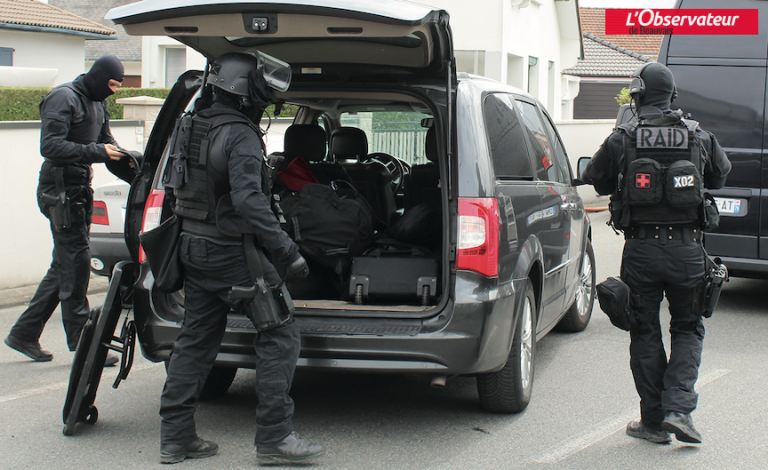 Le RAID intervient dans un quartier d&rsquo;Échirolles, des fusils d’assaut découverts.