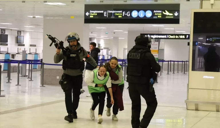 RAID, BRI, terroristes, otages… Un attentat et une tuerie de masse simulés hier soir à l’aéroport de Nice