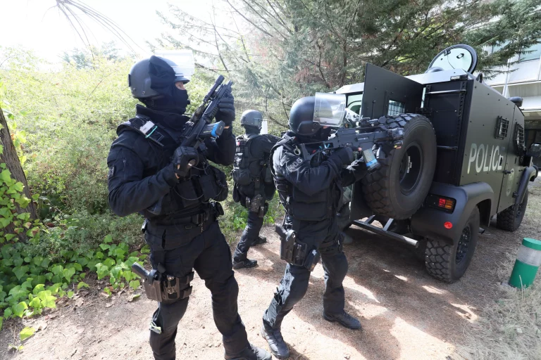 Le RAID en intervention dans le quartier des Moulins à Nice.