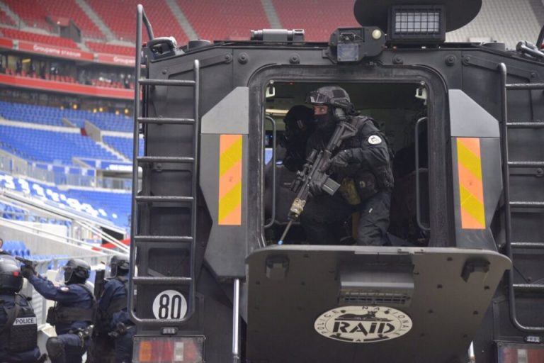 BRI, RAID… un exercice anti-terroriste inédit au Groupama Stadium.