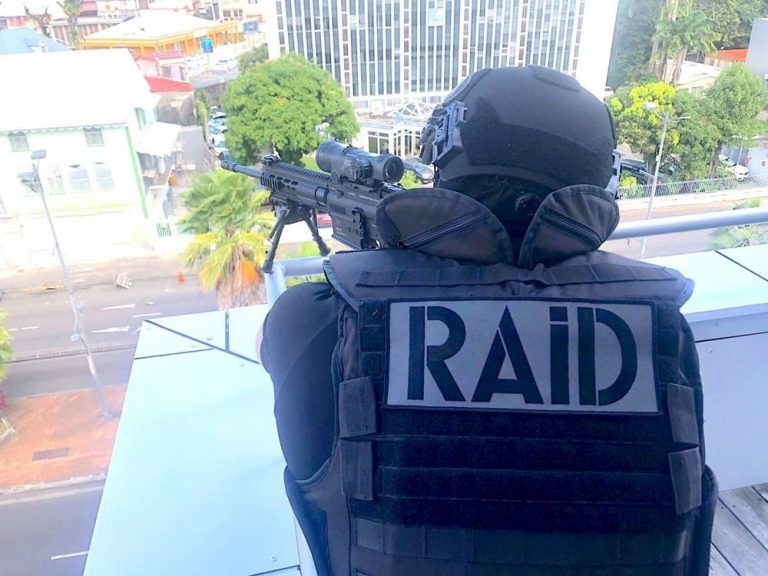 Martinique : Un homme armé neutralisé par le RAID après avoir mis en joue les policiers.