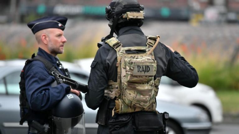 Lens : le RAID intervient pour maîtriser un homme alcoolisé et violent.
