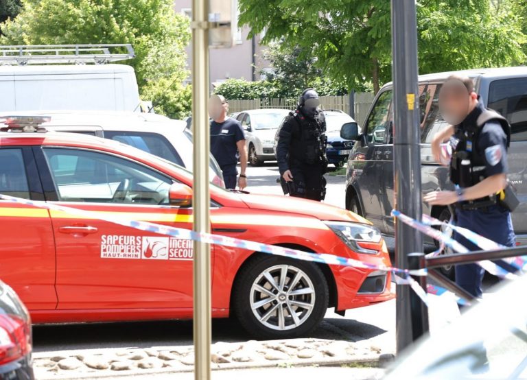 Un homme armé retranché chez lui interpellé par le RAID.