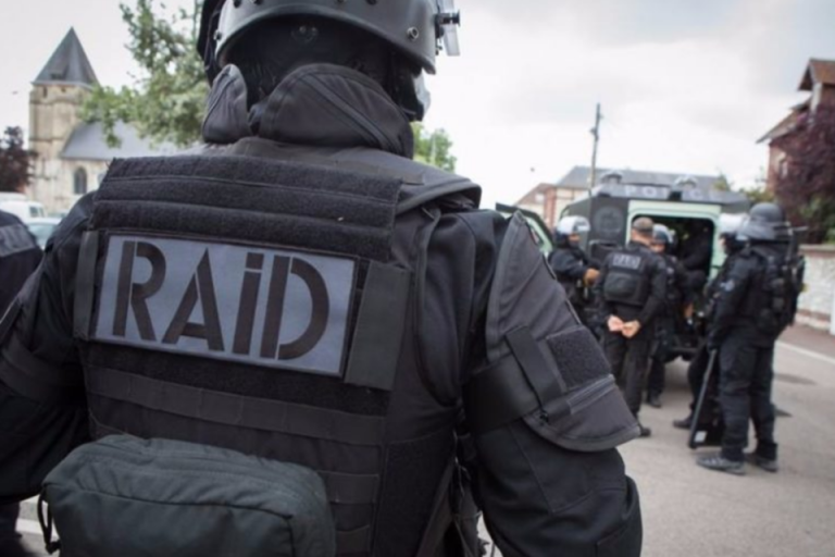 Près de Grenoble. Un quartier bouclé par les policiers et le RAID : ce qu&rsquo;il s&rsquo;est passé.