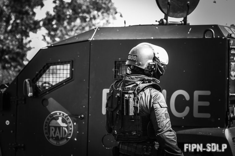 Lorraine : un forcené fonce sur les policiers avec une hache, le RAID intervient.