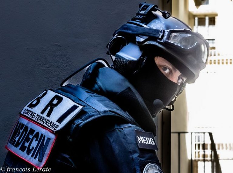 La Courneuve : Les policiers de la BRI libèrent un enfant séquestré par son père retranché.