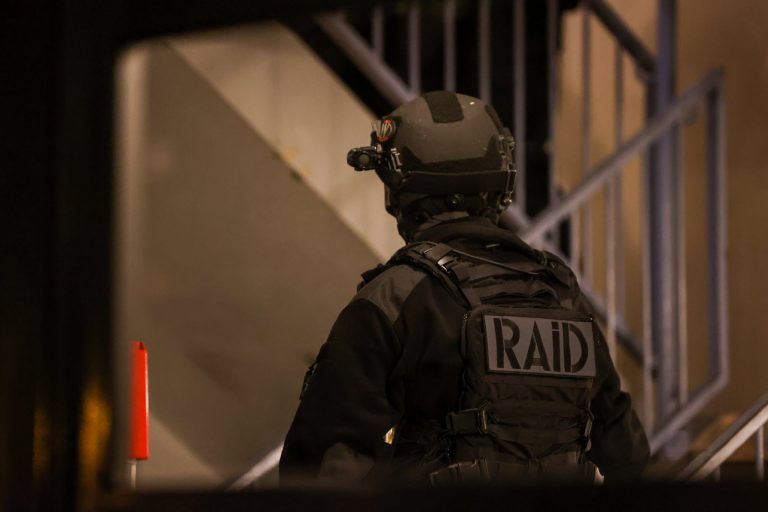 Le RAID intervient à Belfort pour démanteler un trafic de stupéfiants.