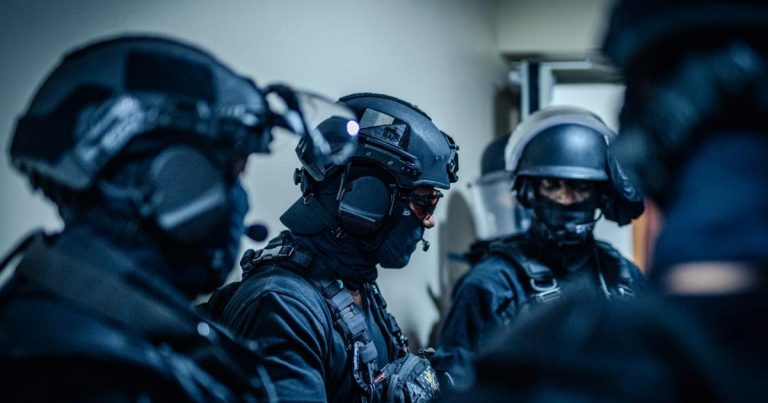 Un forcené retranché dans un appartement du Raizet, le RAID déployé.