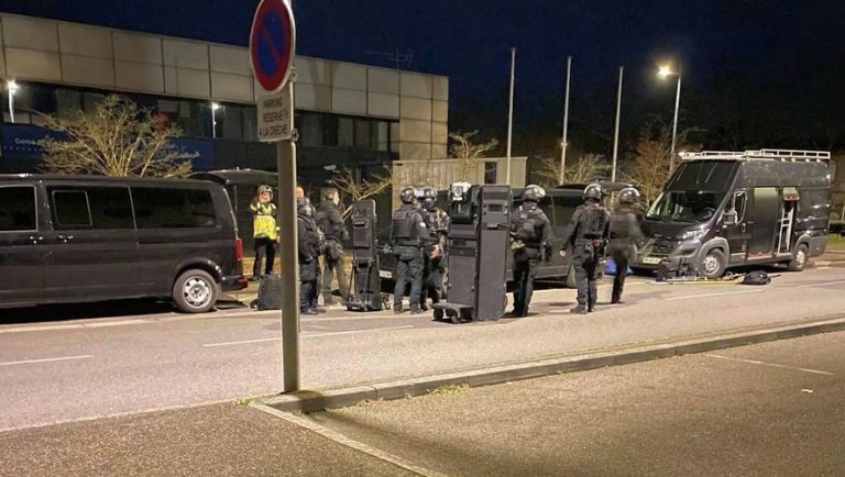 Opération du RAID à Montauban, un forcené menace de faire exploser des bonbonnes de gaz.