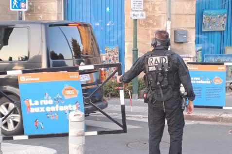 Un forcené armé d’un couteau interpellé par le RAID à Bordeaux.