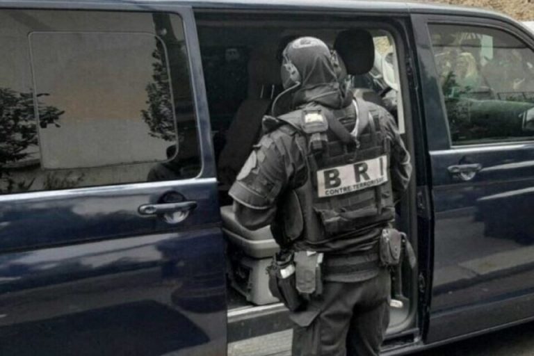 Val-de-Marne : des policiers de la BRI tirent à proximité d&rsquo;une école, une personne interpellée;
