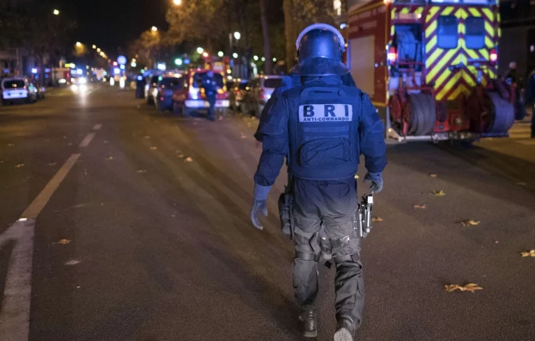 « Nous avons été des soldats » : deux policiers racontent leur intervention au Bataclan.