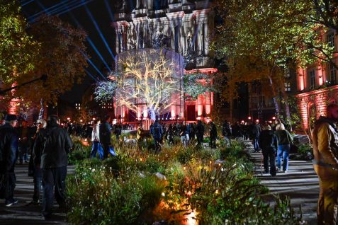 13 novembre : Paris, dix ans après : la ville se recueille, le pays se souvient.