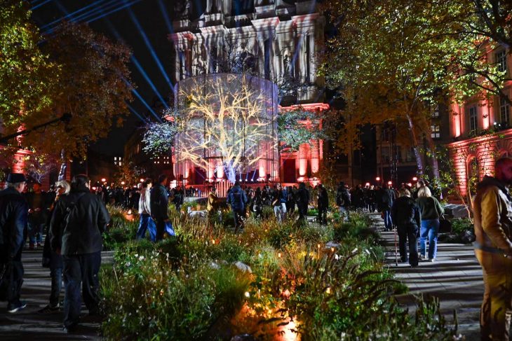 13 novembre : Paris, dix ans après : la ville se recueille, le pays se souvient.