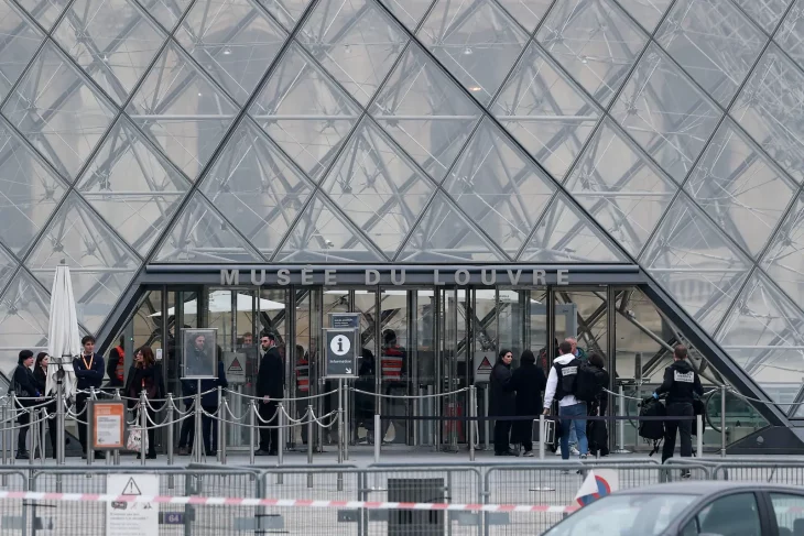 Braquage au Louvre : ce que l’on sait sur l’arrestation des deux suspects.