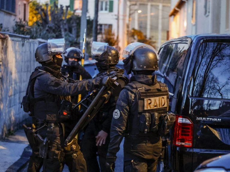 Il séquestre sa femme et son enfant, la police et le RAID mobilisés dans les Yvelines.