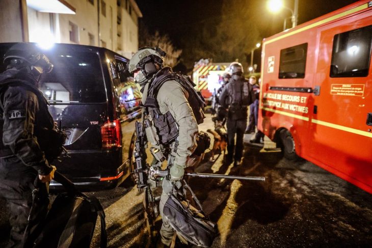 Menaçant de faire exploser son appartement, un forcené arrêté par le RAID à Agen.