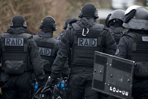 Vendée : un homme interpellé par le RAID pour des menaces de mort, des armes retrouvées à son domicile.