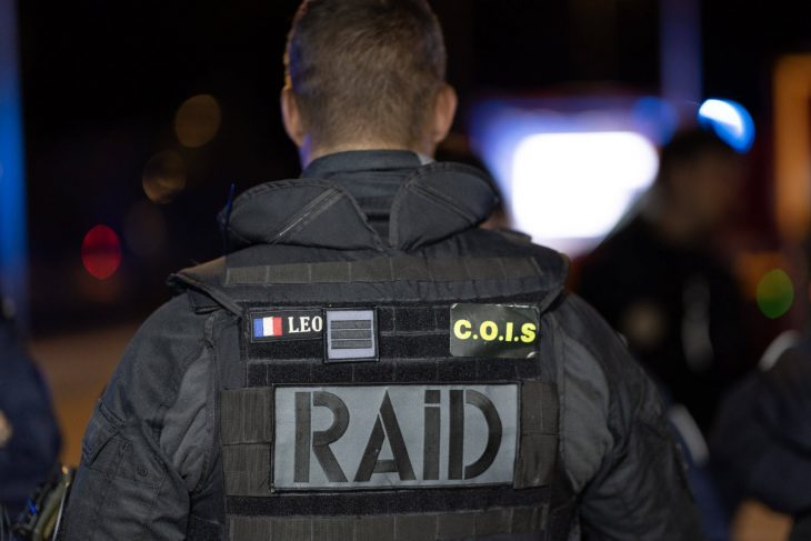 Il prenait la pose avec des tenues nazies : un homme d’une quarantaine d’années interpellé.