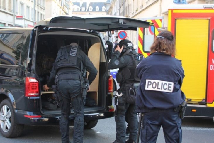 Intervention du RAID, agent municipal, piste intrafamiliale : à Nice, le suspect toujours recherché après l’assassinat d’une femme devant son bébé.