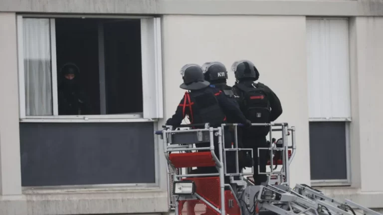 Forcené retranché et interpellé à Châteauroux : l’individu avait un « véritable arsenal ».