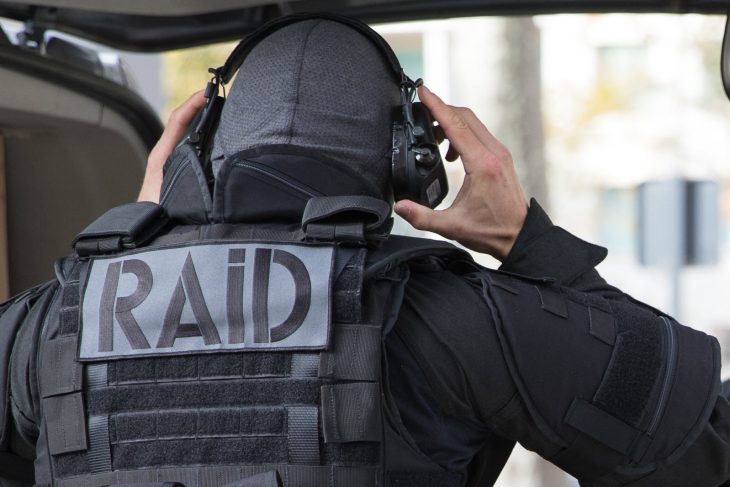 Le RAID intervient pour arrêter un conjoint violent et trouve deux grenades.