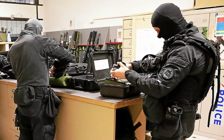 Meurtre de Mehdi Kessaci : 10 suspects liés à la DZ Mafia interpellés par le RAID, dont certains dans l’Hérault.