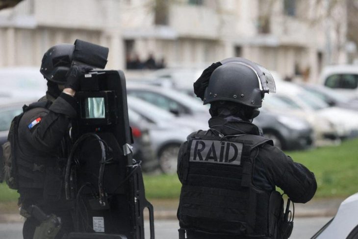 À Nice, un homme interpellé par le RAID après cinq ans de menaces de mort contre son propriétaire.