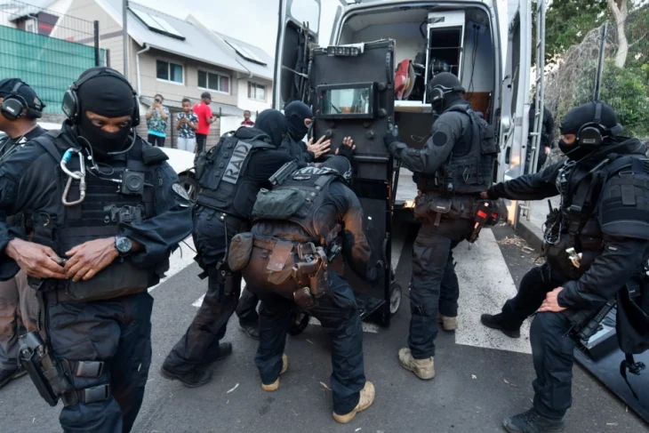 Menaces de tuerie de masse à La Réunion : le suspect libéré sous contrôle judiciaire.