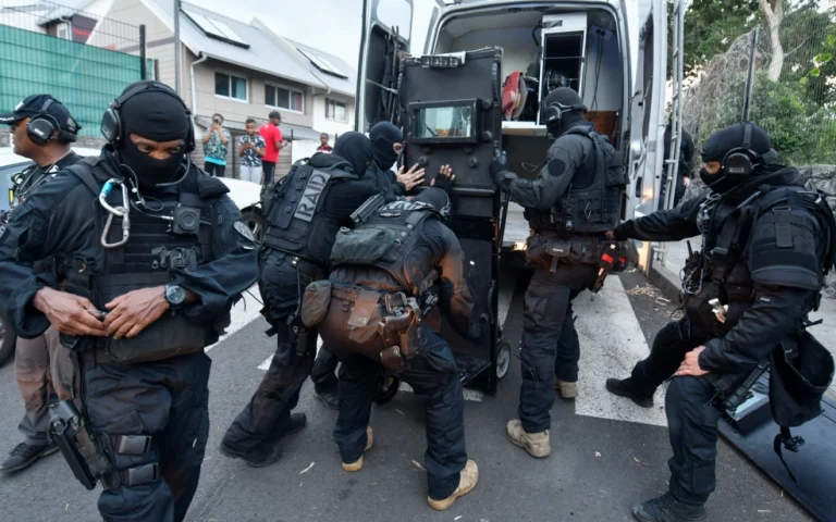 Menaces de tuerie de masse à La Réunion : le suspect libéré sous contrôle judiciaire.