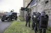 Retranché chez lui, un homme interpellé par les policiers du RAID, ce mercredi midi au sud de Nantes.