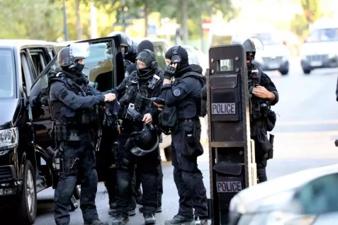 Fausse alerte, vrai impact : la police intervient pour un homme armé à Nice… et découvre un appartement vide.