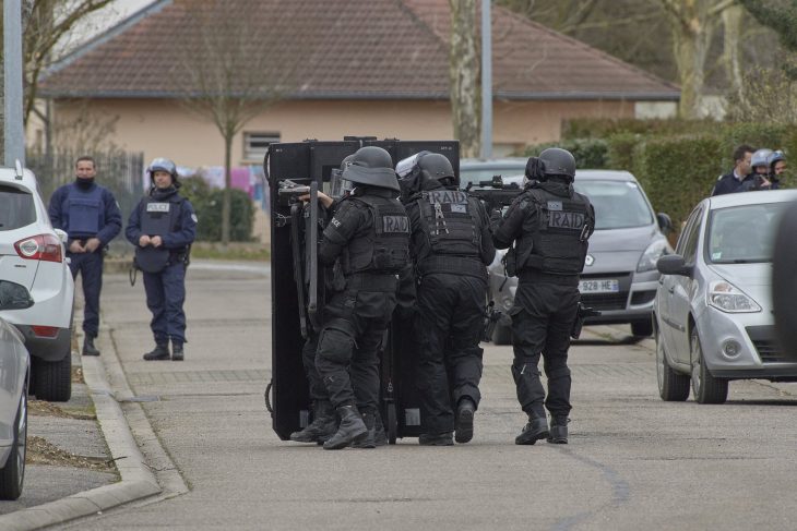 Rupt-sur-Moselle – Le RAID intervient pour interpeller un homme soupçonné d’avoir tenté d’assassiner son ex.