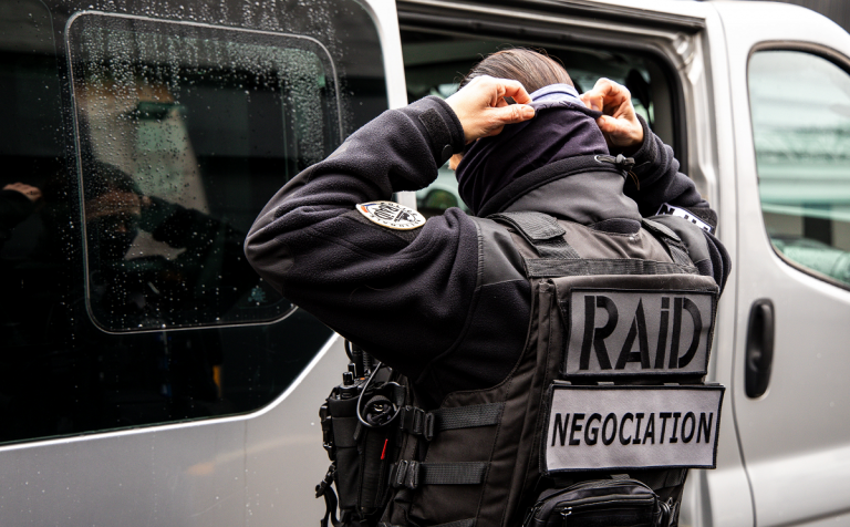 Sète : intervention du RAID, un jeune de 18 ans empêché de sauter du troisième étage.