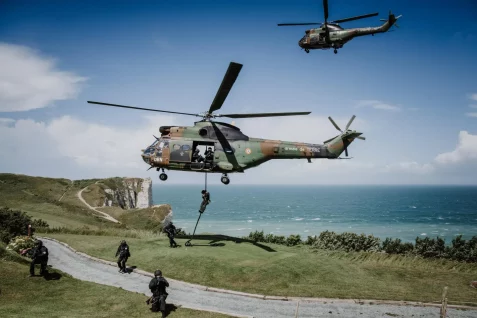 Parachutistes, hélitreuillage, assaut : nous avons passé deux jours avec le RAID pour une fausse prise d&rsquo;otages.
